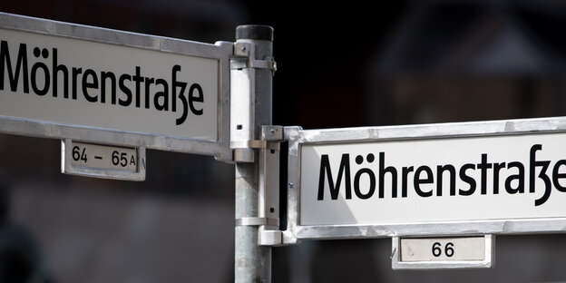Zwei Straßenschilder mit der Aufschrift Möhrenstraße