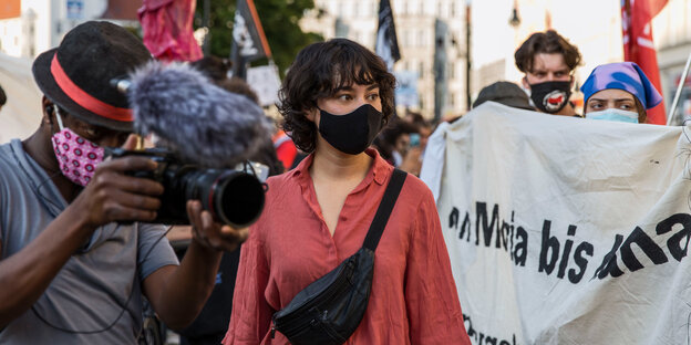 Unsere Autorin auf einer Gedenkdemo