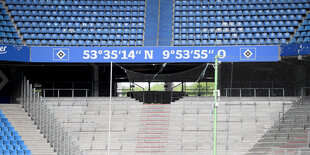 Leere Ränge im Volksparkstadion