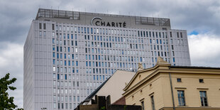 das Charité-Hochhaus in Berlin