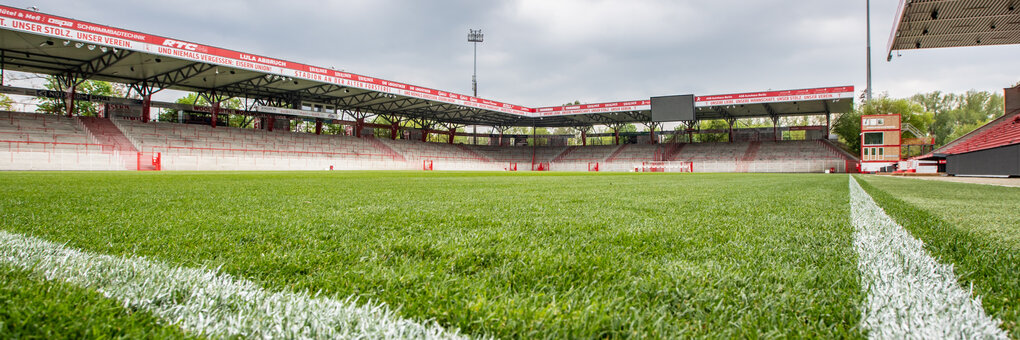 Leeres Stadion von Union Berlin. Die Fußball-Bundesliga geht mit Geisterpielen weiter.