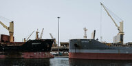Schiffe im Hafen von Dakar