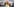 Eine Nonne hält einen Rosenkranz in den Händen, Detailfoto