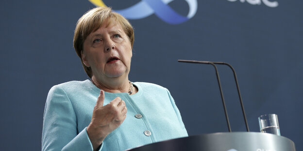 Bundeskanzlerin Angela Merkel spricht während einer Pressekonferenz im Bundeskanzleramt im Anschluss an eine Videokonferenz des Europäischen Rates zu Medienvertretern. Merkel (CDU) sieht die im Zuge der Corona-Krise vereinbarte gemeinsame Schuldenaufnahme