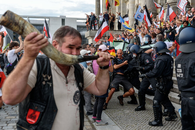 Demonstranten am Reichstag