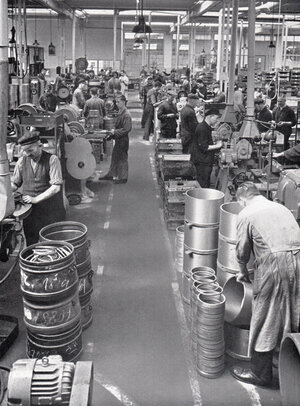 historische Aufnahme zeigt die Kolbenring-Fertigung im Continental-Werk Frankfurt im Jahr 1935