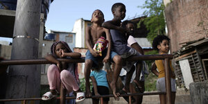 Kinder in der Favela