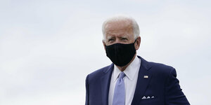 Joe Biden trägt eine Mundschutzmaske