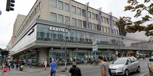 graues Einkaufsgebäude am Hermannplatz