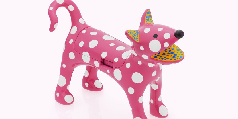 Ein pinkfarbener Handyhalter, designt von Yayoi Kusama.