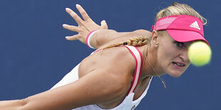 Kristina Mladenovic auf dem Tennis-Court.