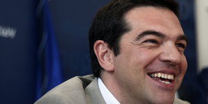Alexis Tsipras lacht