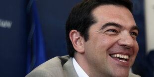 Alexis Tsipras lacht