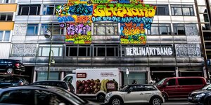 Berliner Fassade mit Graffiti: "The Haus"