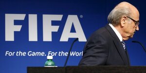 Joseph Blatter kündigt seinen Rücktritt an.