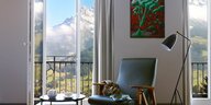 Hotelzimmer mit Ausblick auf die Alpen