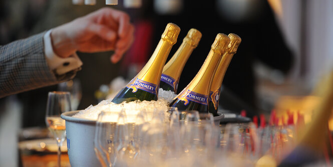 Champagnerflaschen im Eiskübel