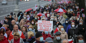Demonstraten bei einem Protestmarsch Minsk