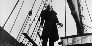 Filmstill mit "Nosferatu" im gleichnamigen Film von 1922