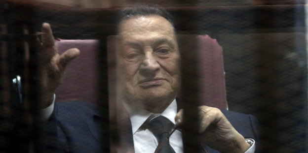 Mubarak im Gerichtssaal, auf dem Platz der Verteidigung