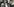 Eine Frau hält ein Foto ihres Sohnes hoch, der als Soldat in Russland verschollen ist