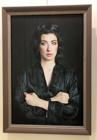 Das Porträt von Julia Schewschuk in der Art von „Eva“ hängt an einer Wan im Kulturpalast in Mink Das Porträt von Julia Schewschuk in der Art von „Eva“ hängt an einer Wan im Kulturpalast in Mink