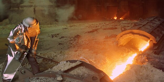 Arbeit an einem Hochofen im Stahlwerk Bremen im Jahr 1997