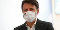 Ministerpräsident Conte mit Mundschutzmaske