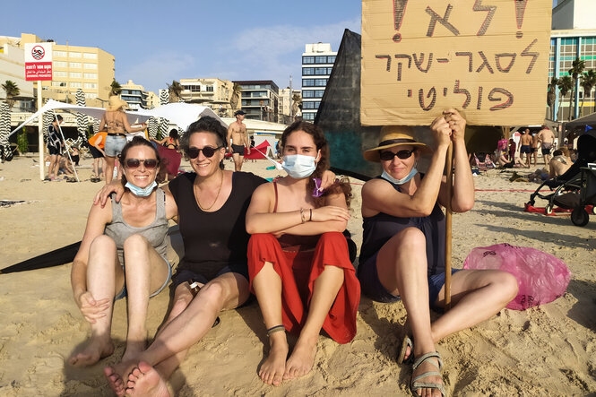 Protest am Strand von Tel Aviv gegen Lockdown-Bestimmungen beiim Lockdown