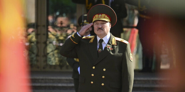 Президент Лукашенко в военной форме