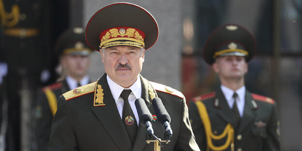 Alexander Lukaschenko in einer Militäruniform