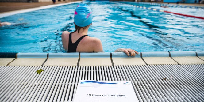 Schwimmerim im Freibad