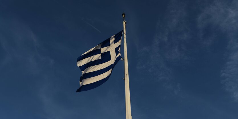 Die griechische Flagge im Wind.