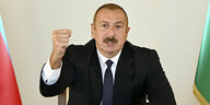 Ilham Alijew, Präsident der Republik Aserbaidschan spricht gestenreich an die Nation