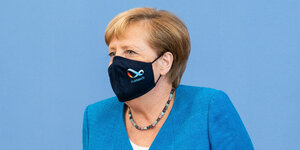 Bundeskanzlerin Merkel mit Mund-Nasen-Schutz.