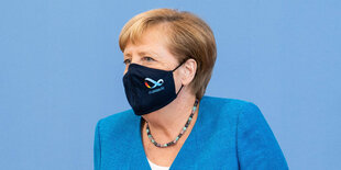 Bundeskanzlerin Merkel mit Mund-Nasen-Schutz.