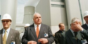 Bundeskanzler Helmut Kohl besichtigt am 03.06.1998 zur offiziellen Inbetriebnahme das Braunkohlenkraftwerk Schwarze Pumpe