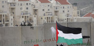 Palästinensische Fahnung in einer Siedlung im Westjordanland