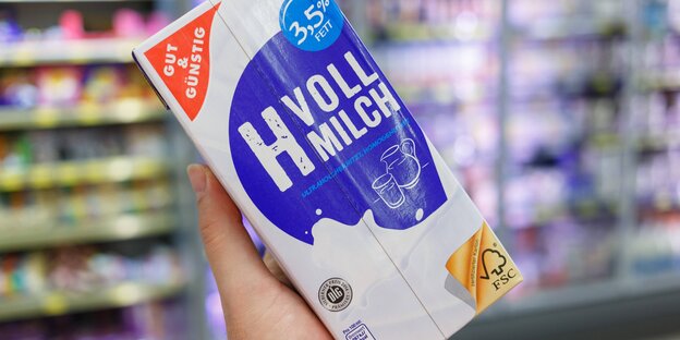 Eine Tüte H-Milch der Marke "Gut und Günstig"