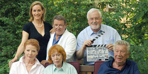 Ein Gruppenfoto des Casts der ZDF-Serie der Landarzt von 2006