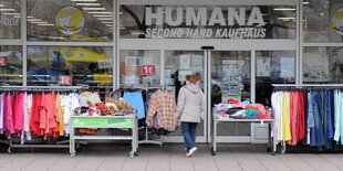 Eingang des Secondhand-Kaufhaus Humana