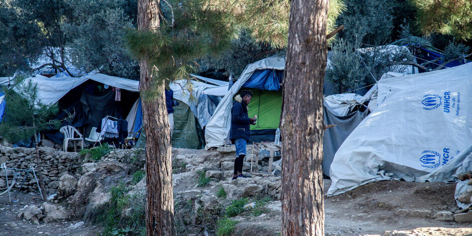 Provisorische Zelte im Lager Samos
