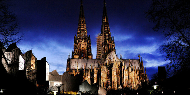 Nachtaufnahme des Dom in Köln.