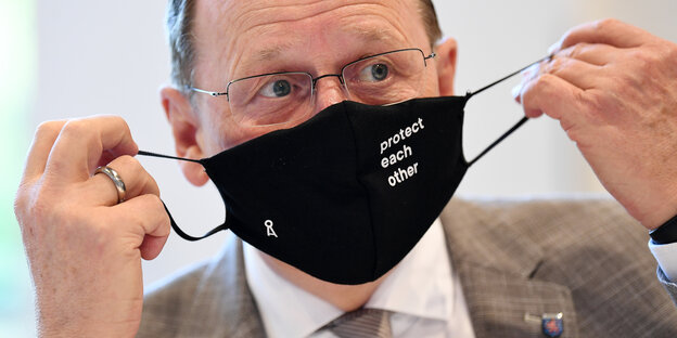 Ministerpräsident Ramelow mit Maske.