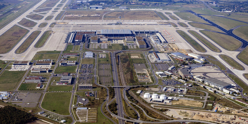 Luftaufnahme vom Großflughafen Berlin-Brandenburg (BER)