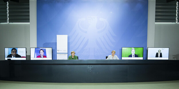 Angela Merkel und Franziska Giffey bei der Pressekonferenz zum 12. Integrationsgipfel