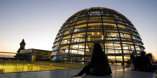 Reichstagskuppel im Abendlicht