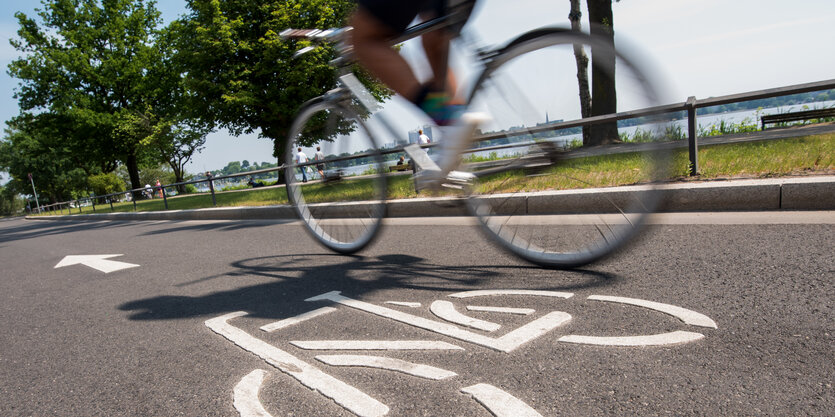 Fahrrad auf Fahrradweg