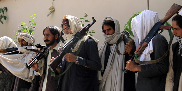 Taliban mit Waffen