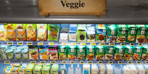 Vegetarische Produkte im Supermarktregal